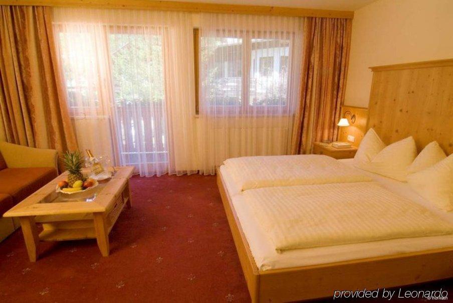 Alpenhof Brixen Hotel Brixen im Thale Room photo